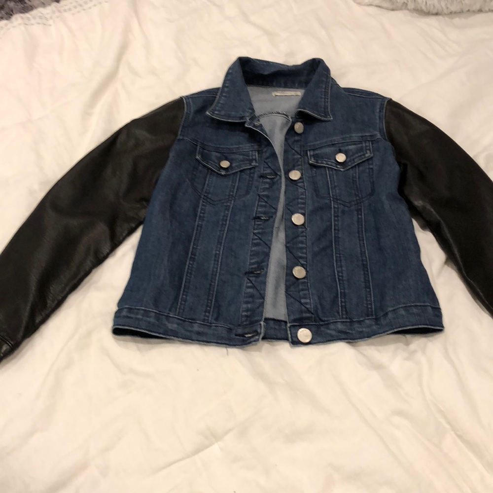 Pinc jean jacket w/ black faux leather sleeves. Size XL